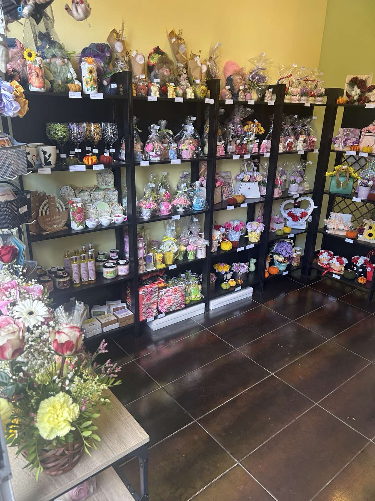 Магазинче за усмивки - Снимка 2